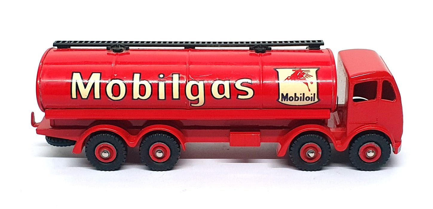 Dinky Toys Original Diecast 941 - Foden 14-Ton Tanker Truck Mobilgas - Red