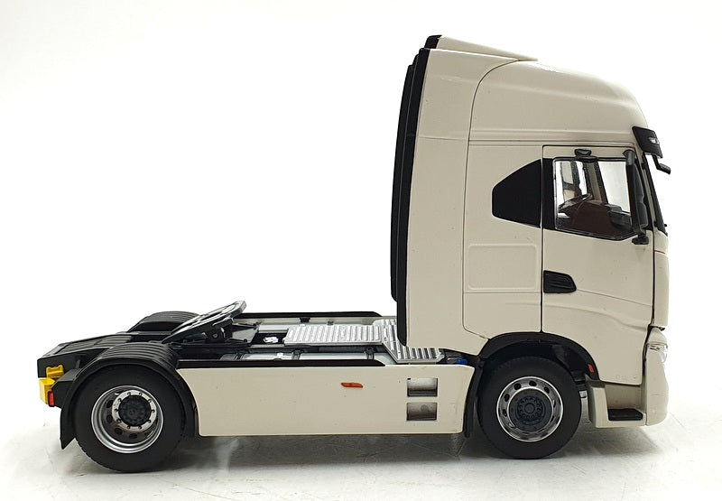 Marge Models 1/32 Scale 2231-01 Iveco S-Way 4x2 Truck - White