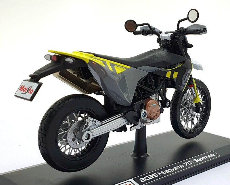 Maisto 1/12 Scale 32726 - 2023 Husqvarna 701 Supermoto Motorbike Black/Grey