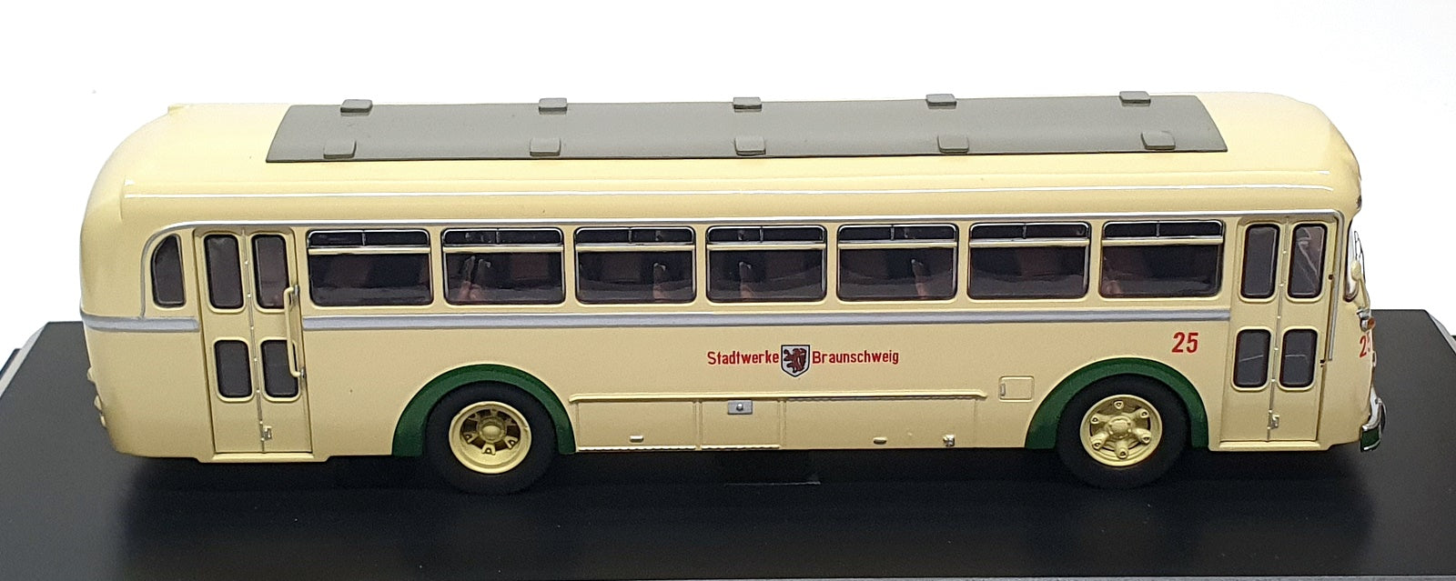 Schuco 1/43 Scale 03471 - Büssing 6500T Bus Stadwerke Braunschweig - Cream
