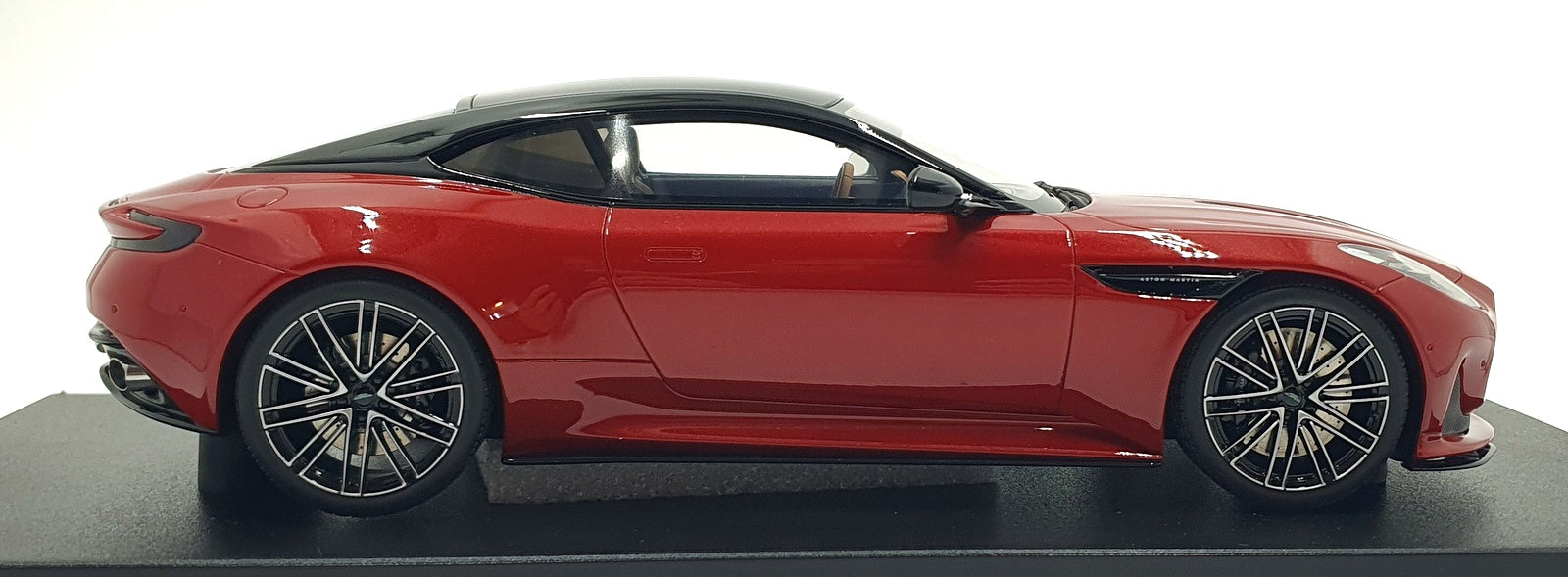 GT Spirit 1/18 Scale Resin GT936 - Aston Martin DB12 - Red