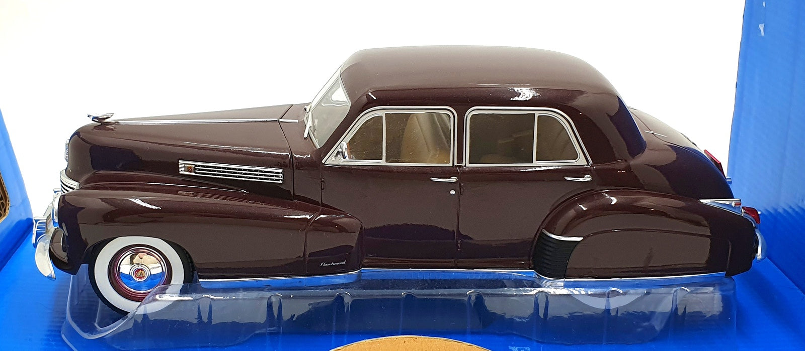 Model Car Group 1/18 Scale MCG18071 - Fleetwood Series 60 Sedan 1941 Red