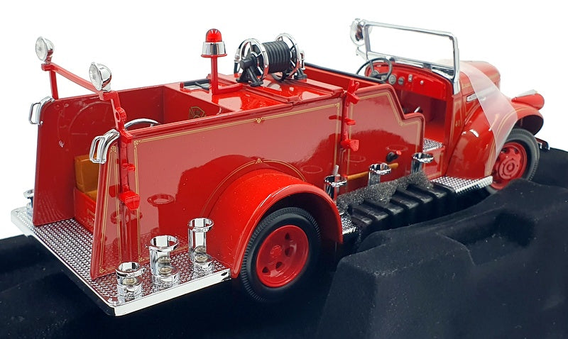 Road Signature 1/24 Scale 20068 - 1941 GMC Firetruck - Red