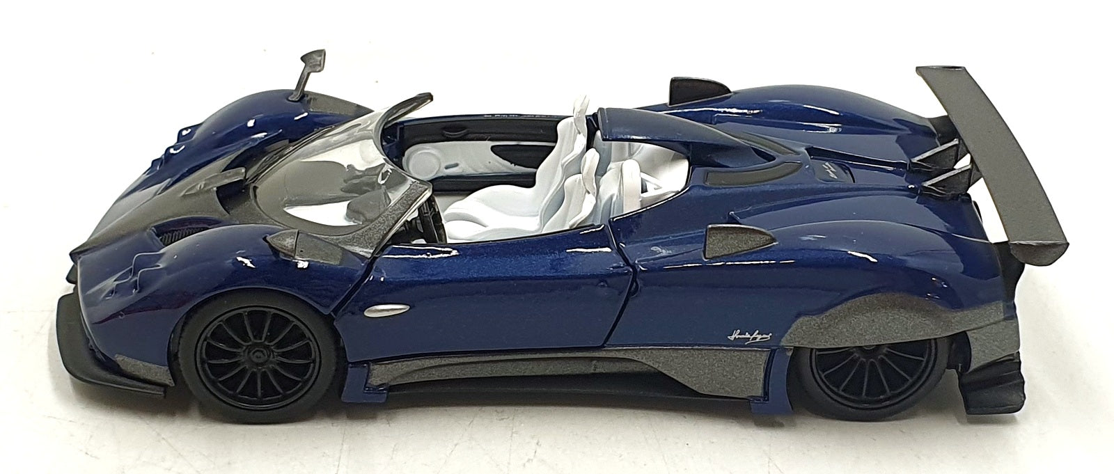 Tayumo 1/36 Scale Pull Back & Go 36120210 - Pagani Zonda HP Barchetta LHD - Blue