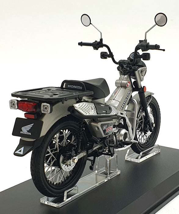 Aoshima 1/12 Scale 11225-4000 - Honda CT125 Motorbike - Silver