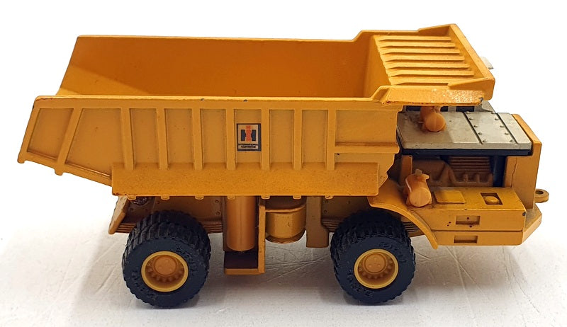 Ertl 1/80 Scale Diecast 1852 - International 350 Hauler - Yellow