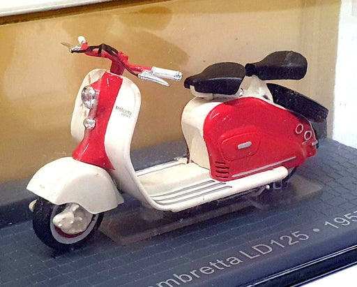 Altaya 1/24 Scale A12557 - 1957 Lambretta LD125 Motorbike - White/Red