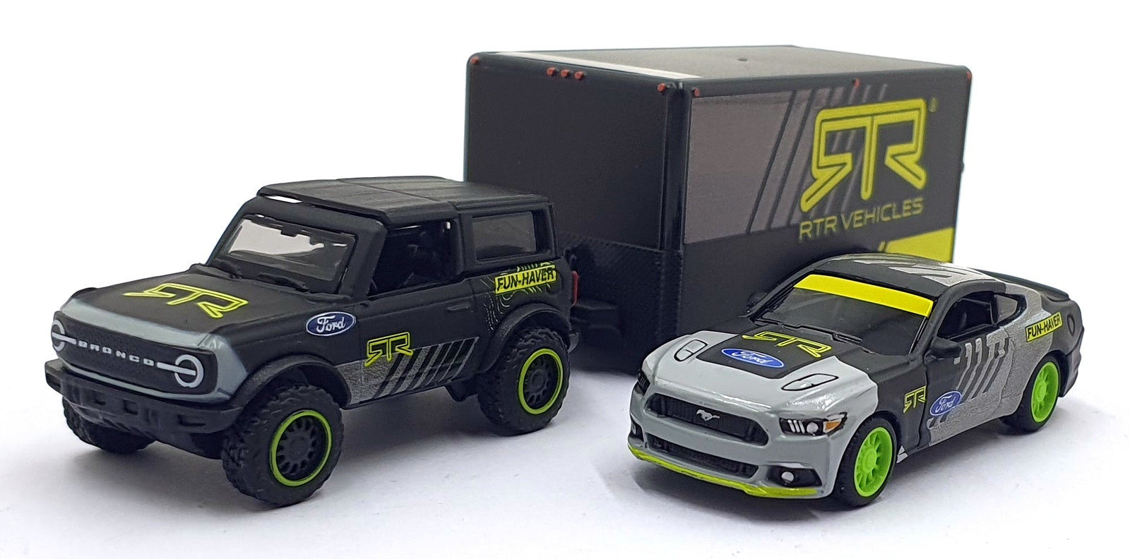 Maisto 1/64 Scale Diecast 11404 - 2021 Ford Bronco/2015 Ford Mustang GT