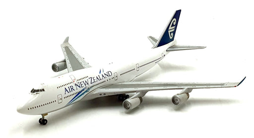Gemini Jets 1/400 Scale GJANZ067 - Air New Zealand Boeing 747-400 Aircraft