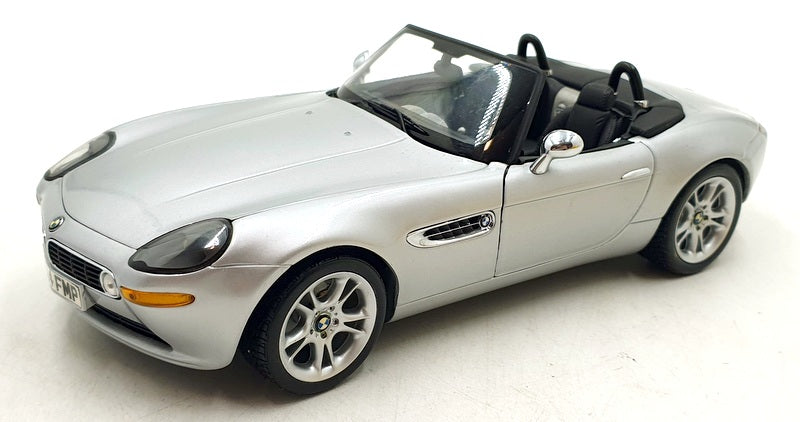 Kyosho 1/18 Scale Diecast 80 43 0 007 667 BMW Z8 James Bond 007 TWINE Silver