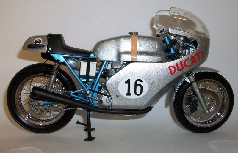 Minichamps 1/12 Scale - 122 720016 Ducati 750 Paul Smart Imola 1972