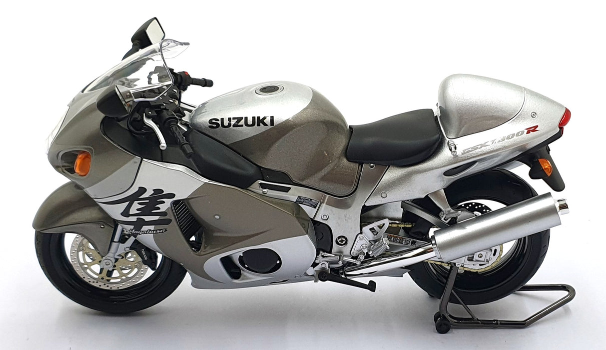 LCD Models 1/12 Scale LCD-MO4-SI - Suzuki GSX 1300R Motorbike - Silver