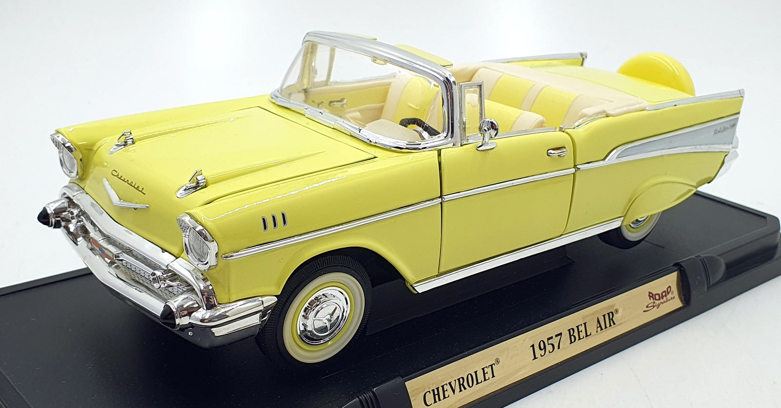 Road Signature 1/18 Scale Diecast 92108 - 1957 Chevrolet Bel Air - Yellow
