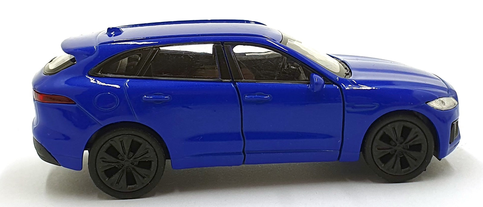 Welly Model 12cms Pull Back and Go 301125B - Aston Martin V12 Vantage - Blue