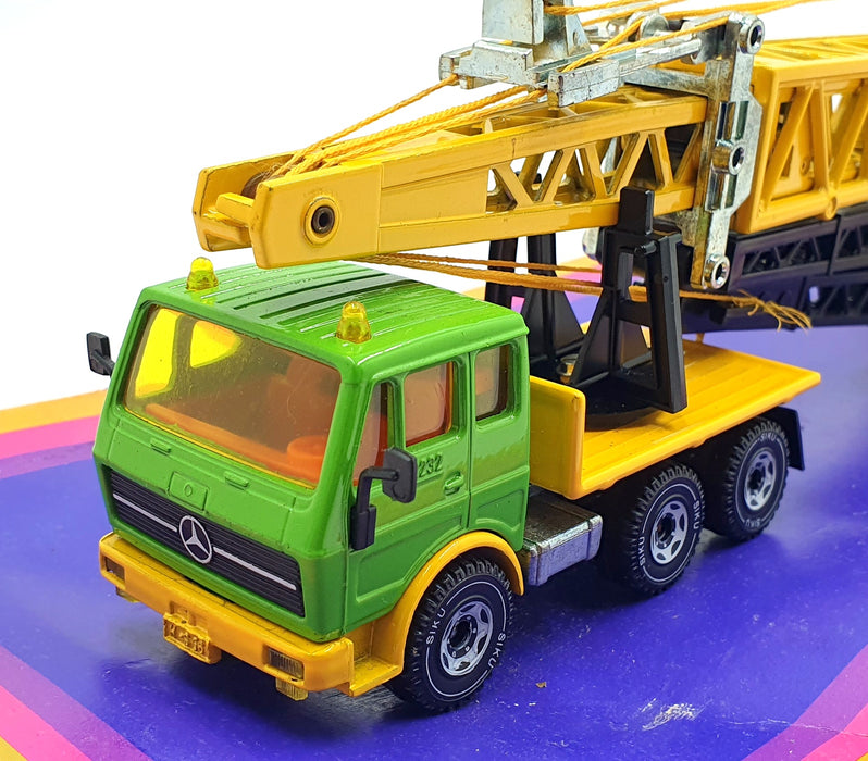 Siku 1/55 Scale 4011 - Mercedes-Benz Tower Construction Crane - Green/Yellow