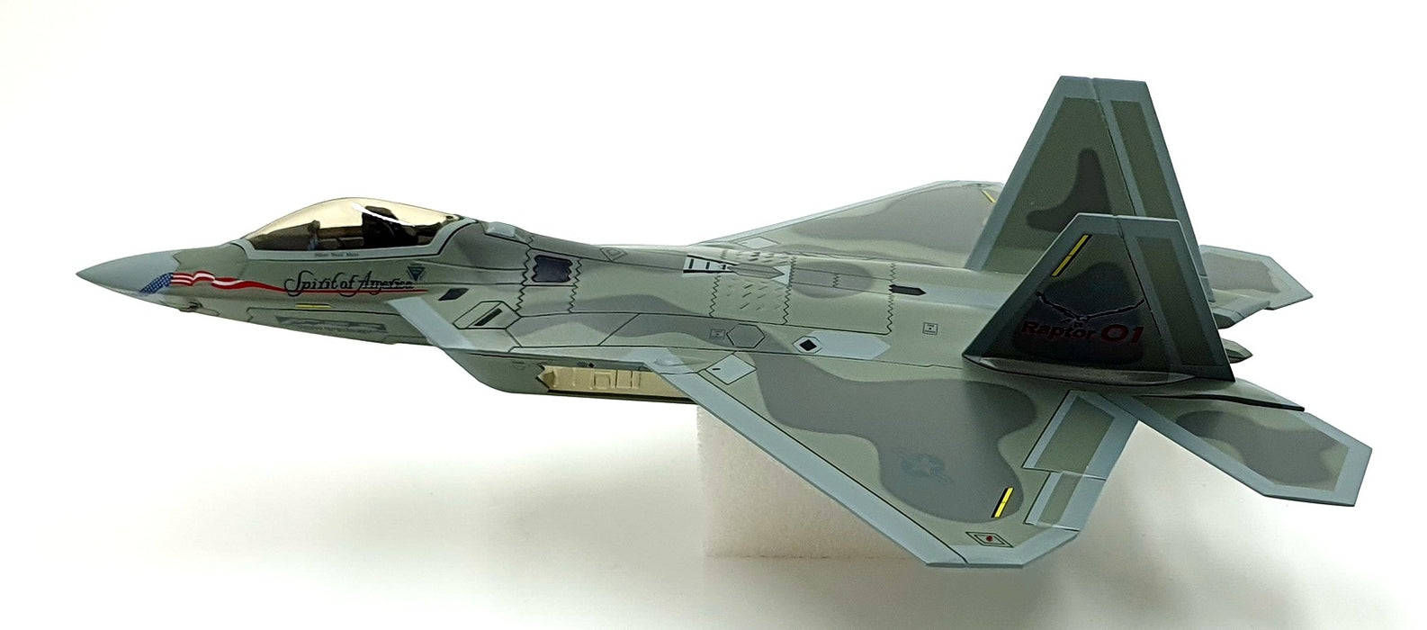 Hobby Master 1/72 Scale HA2811c - Lockheed F-22 Raptor "Spirit of America"
