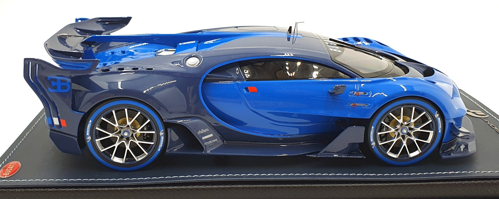 MR Models 1/18 Scale BUG05A - Bugatti Vision Gran Turismo - Light Blue/Carbon
