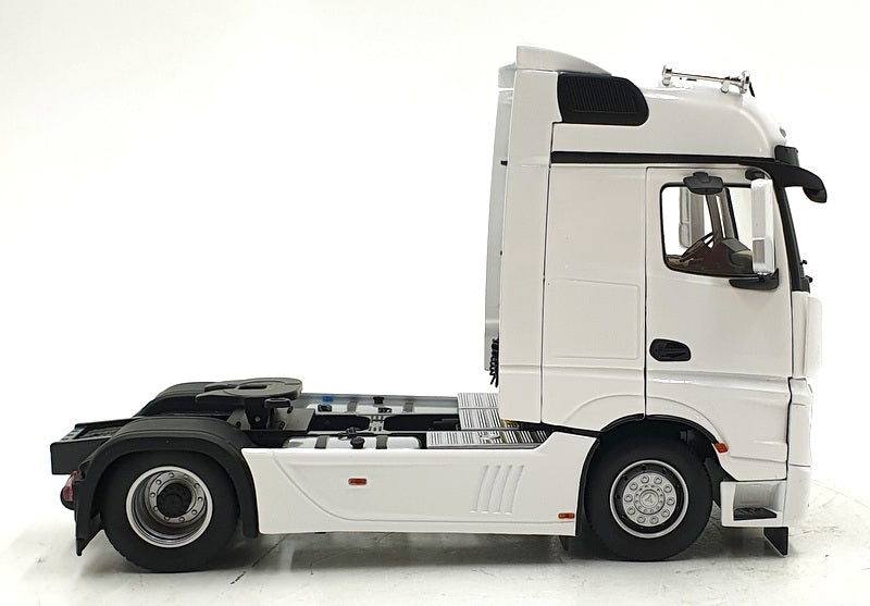Marge Models 1/32 Scale 1909-01 - Mercedes Benz Actros Bigspace 4x2 Truck White