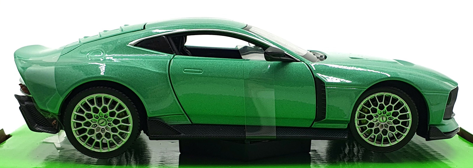 Welly NEX 1/24 Scale Diecast 24129W-GR - Aston Martin Valour - Met. Green