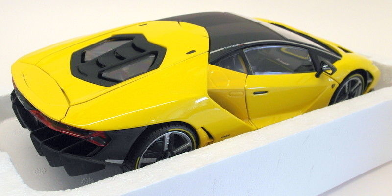 Maisto 1/18 Scale Diecast 38136 - Lamborghini Centenario - Yellow