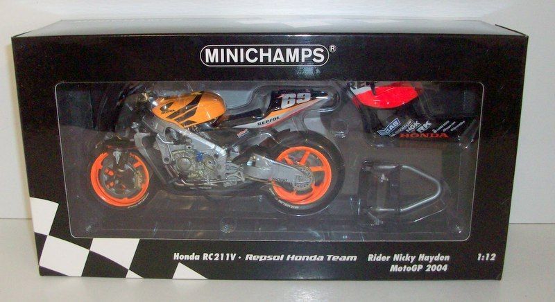 Minichamps 1/12 Scale - 122 041069 Honda RC211V Repsol Nicky Hayden 2004