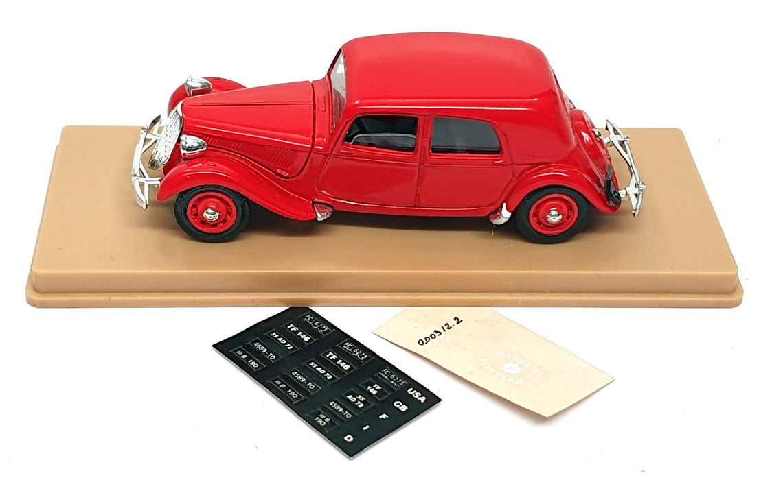 Solido 1/43 Scale No. 32 - 1938 Citroen 15CV French Fire Car - Red