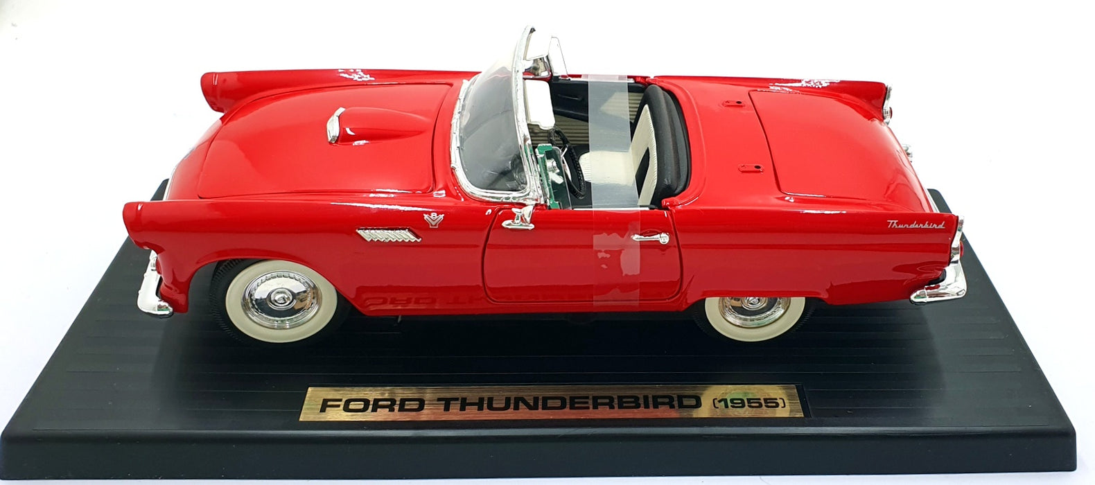 Road Signature 1/18 Scale 92068 - 1955 Ford Thunderbird - Red