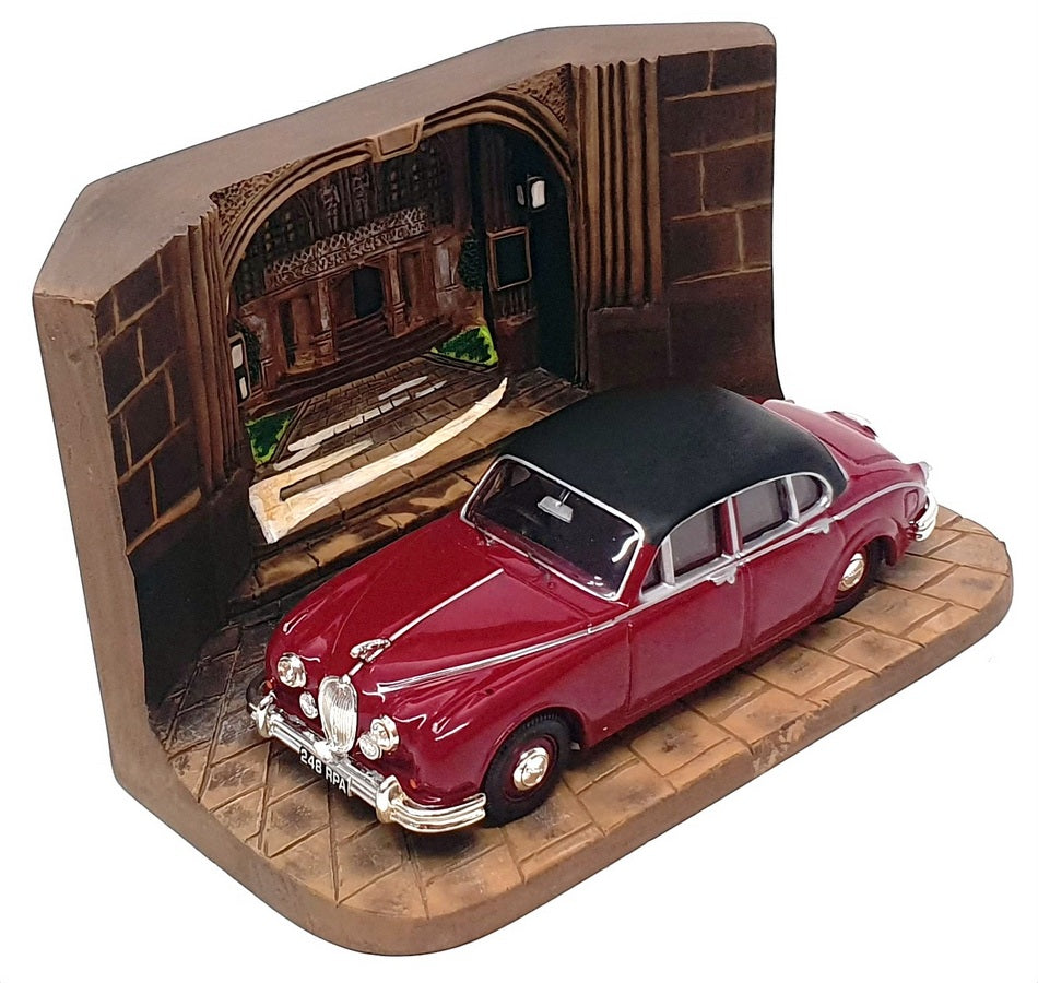Corgi 1/43 Scale 01806 - Morse Jaguar Mk2 With Cold Cast Diorama
