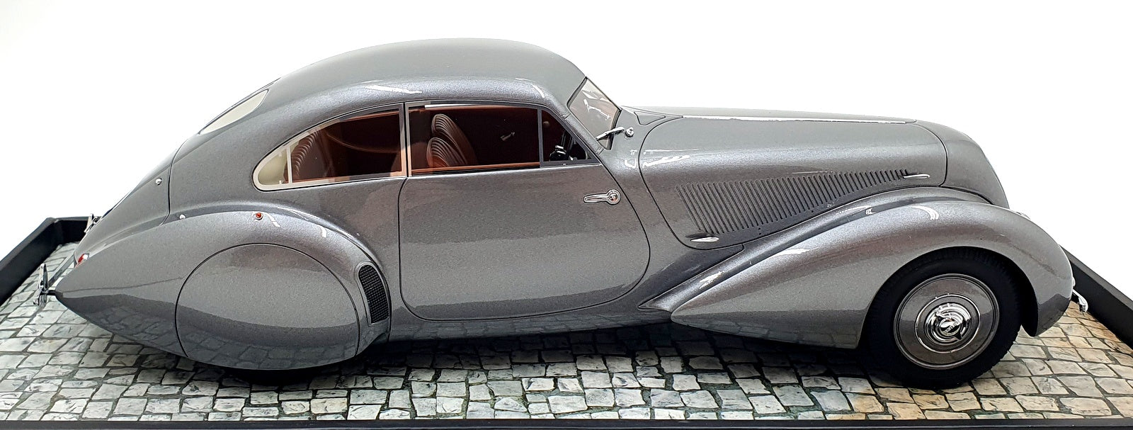 Minichamps 1/18 Scale Resin 107 139822 - Bentley Embiricos 1938 - Grey