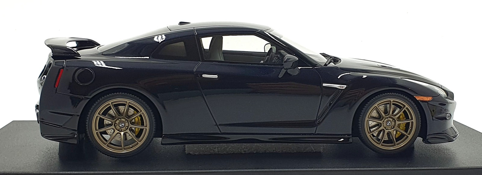 GT Spirit 1/18 Scale GT932 - Nissan GT-R (R35) - Black