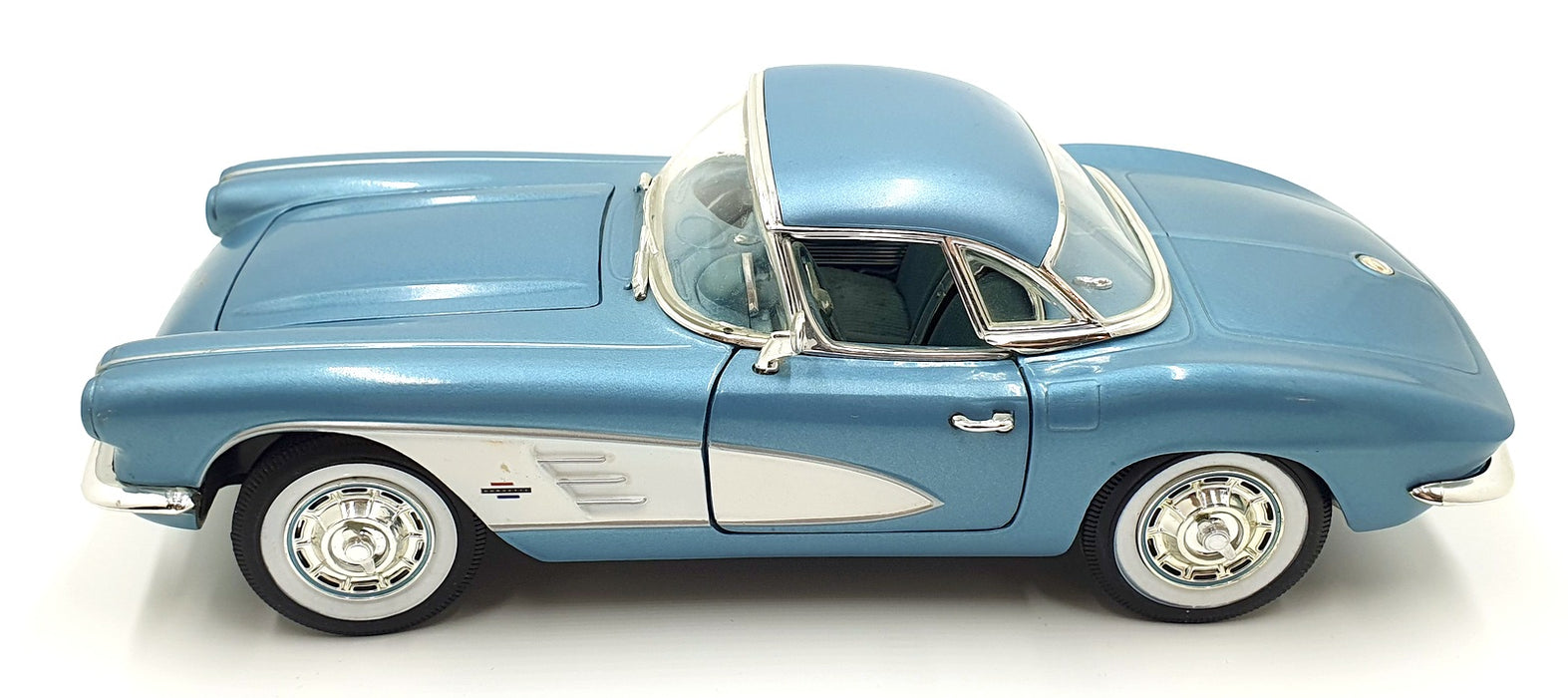 Ertl 1/18 Scale Diecast 14126N - 1961 Chevrolet Corvette - Blue/White