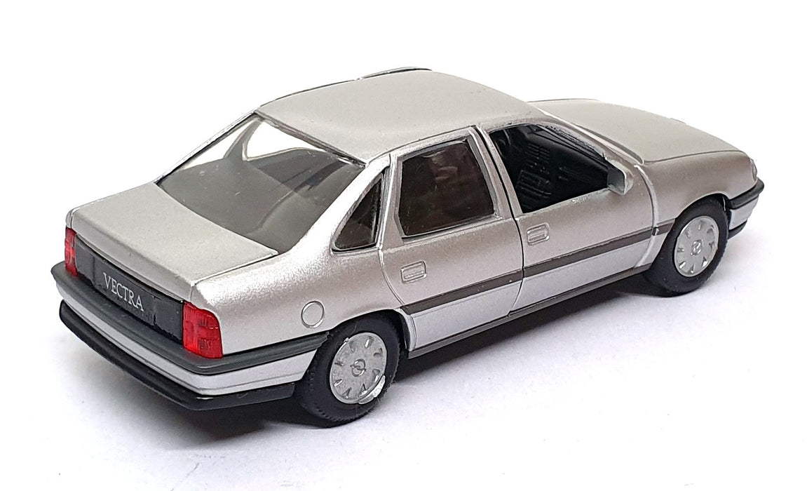 Gama 1/43 Scale Diecast 1161 - Opel Vectra - Silver