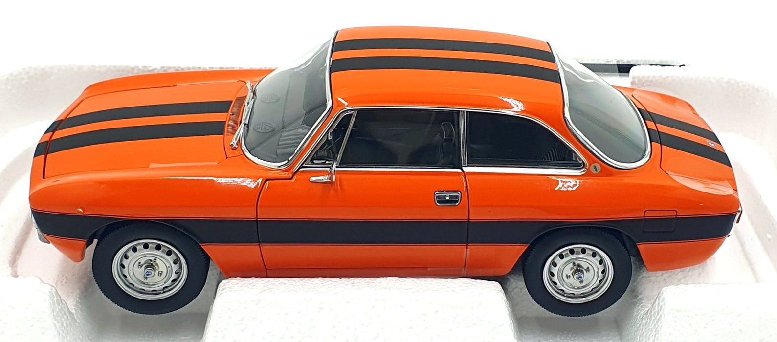 Norev 1/18 Scale Diecast 187918 - 1973 Alfa Romeo 2000 GTV - Orange