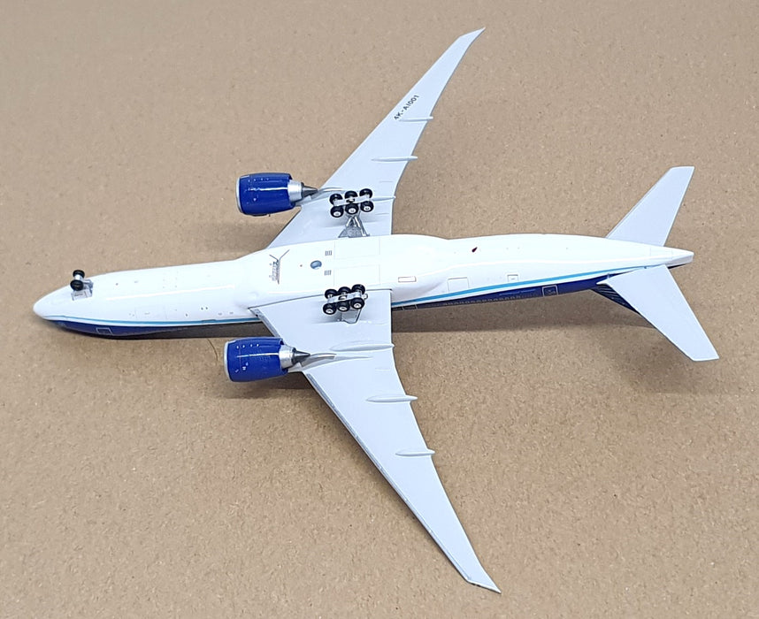 Phoenix 1/400 Scale 11599 - Boeing 777-200LR Aircraft Azerbaijan 4K-AI001