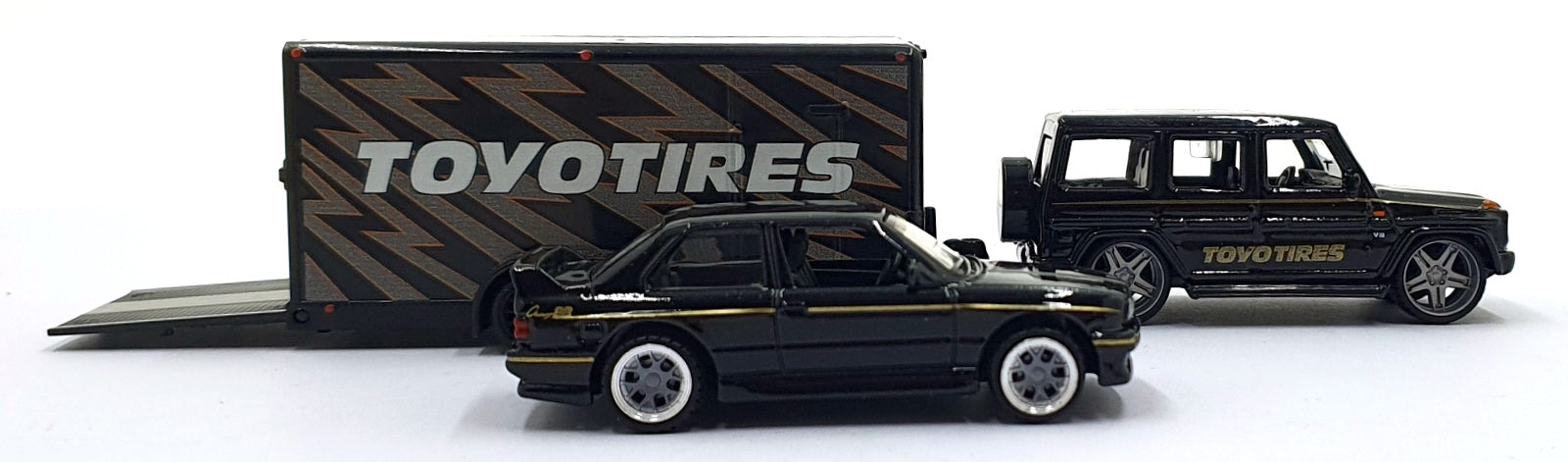 Maisto 1/64 Scale Diecast 11404 - Mercedes-Benz G Class/1988 BMW 3 Series M3