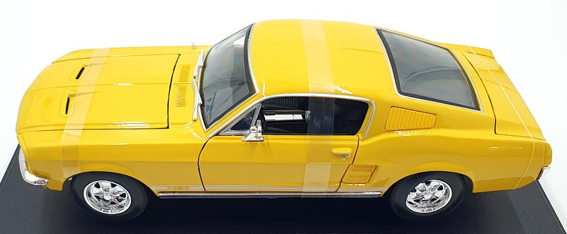 Maisto 1/18 Scale Diecast 46629 - 1967 Ford Mustang GTA Fastback Yellow