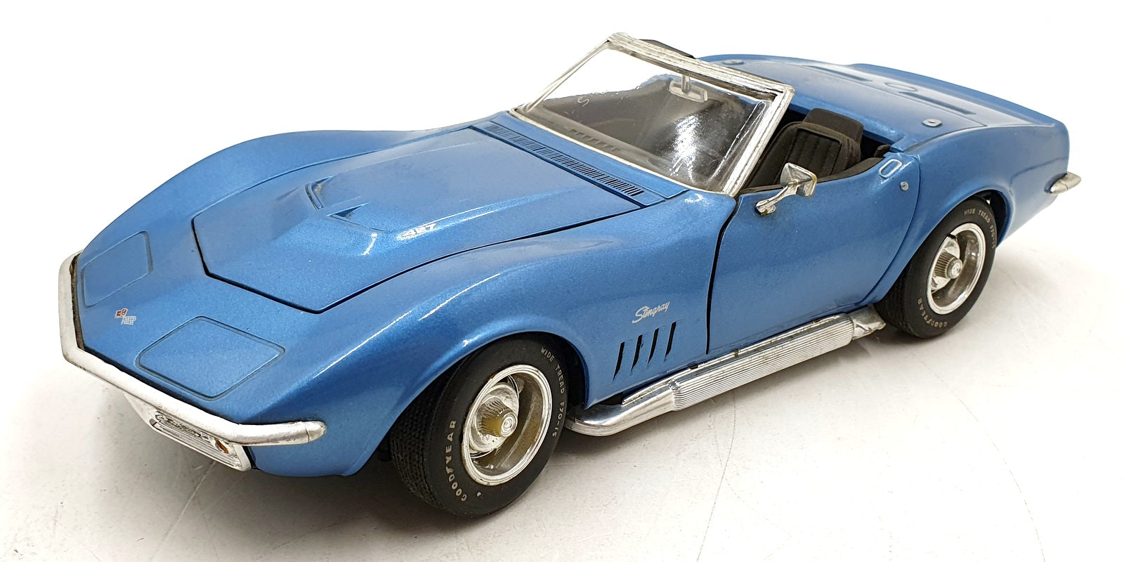 Revell 1/18 Scale 8819 - '69 Chevrolet Corvette Convertible - Blue