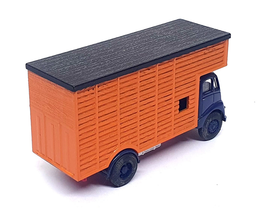 Base Toys 1/76 Scale GW-X10 - Guy Warrior Horsebox Truck - Blue/Tan