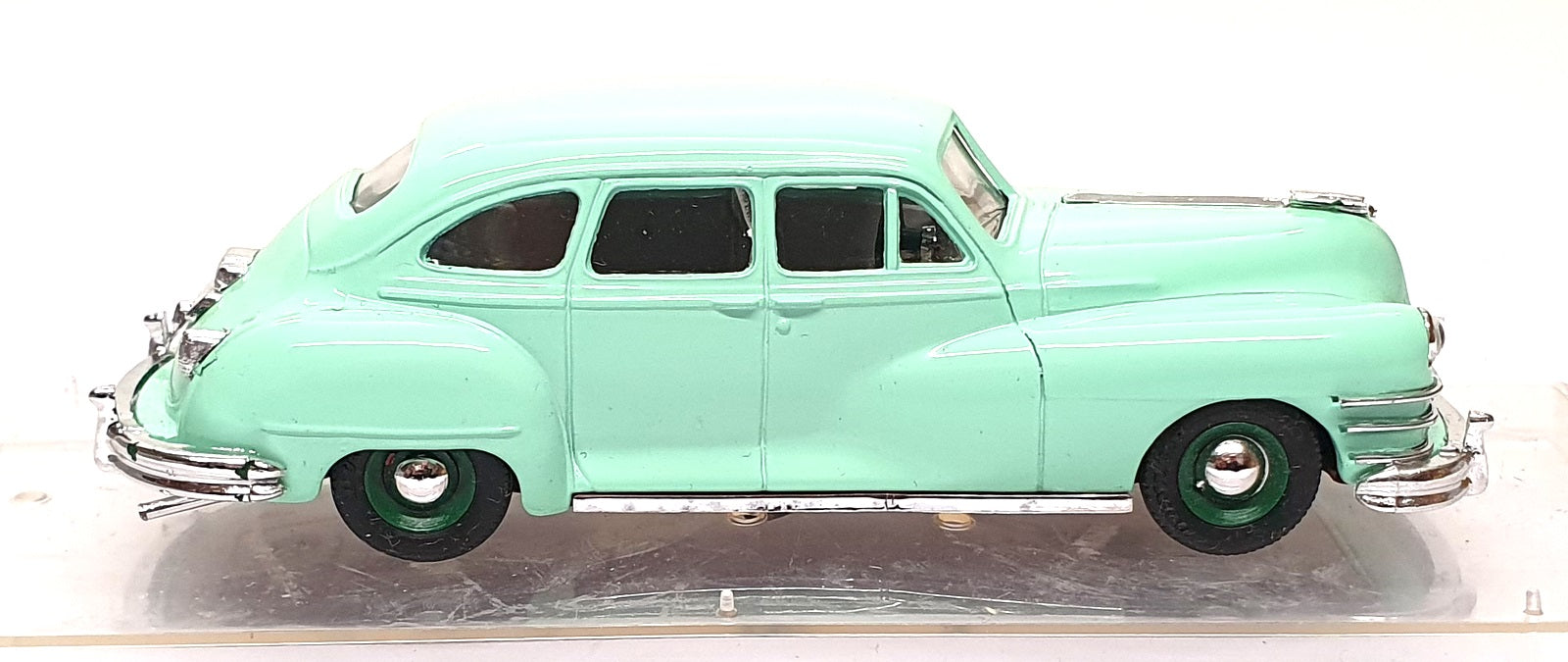 Vitesse 1/43 Scale 370 - 1947 Chrysler Windsor Sedan - Lt. Green