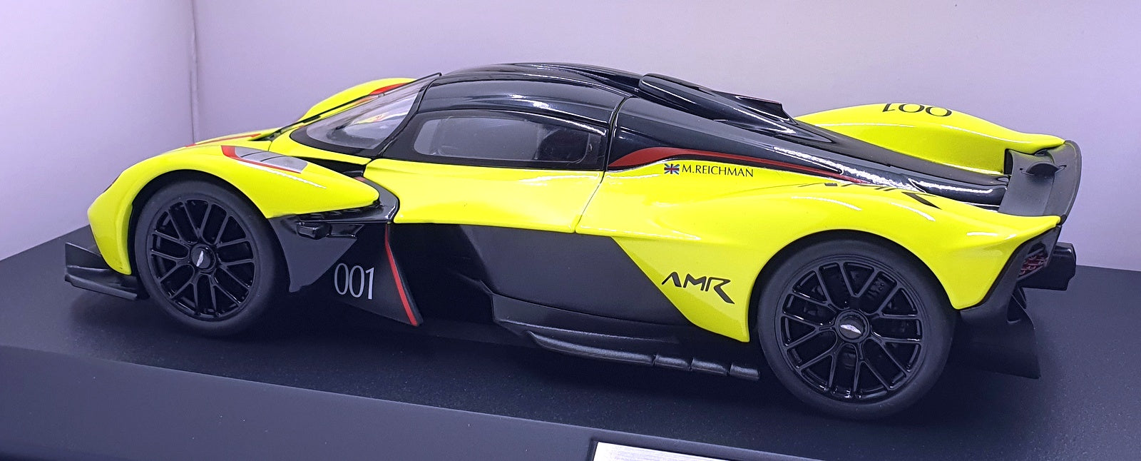 CMJ 1/18 Scale Diecast DC118AMVKLG - Aston Martin Valkyrie - Lime Green