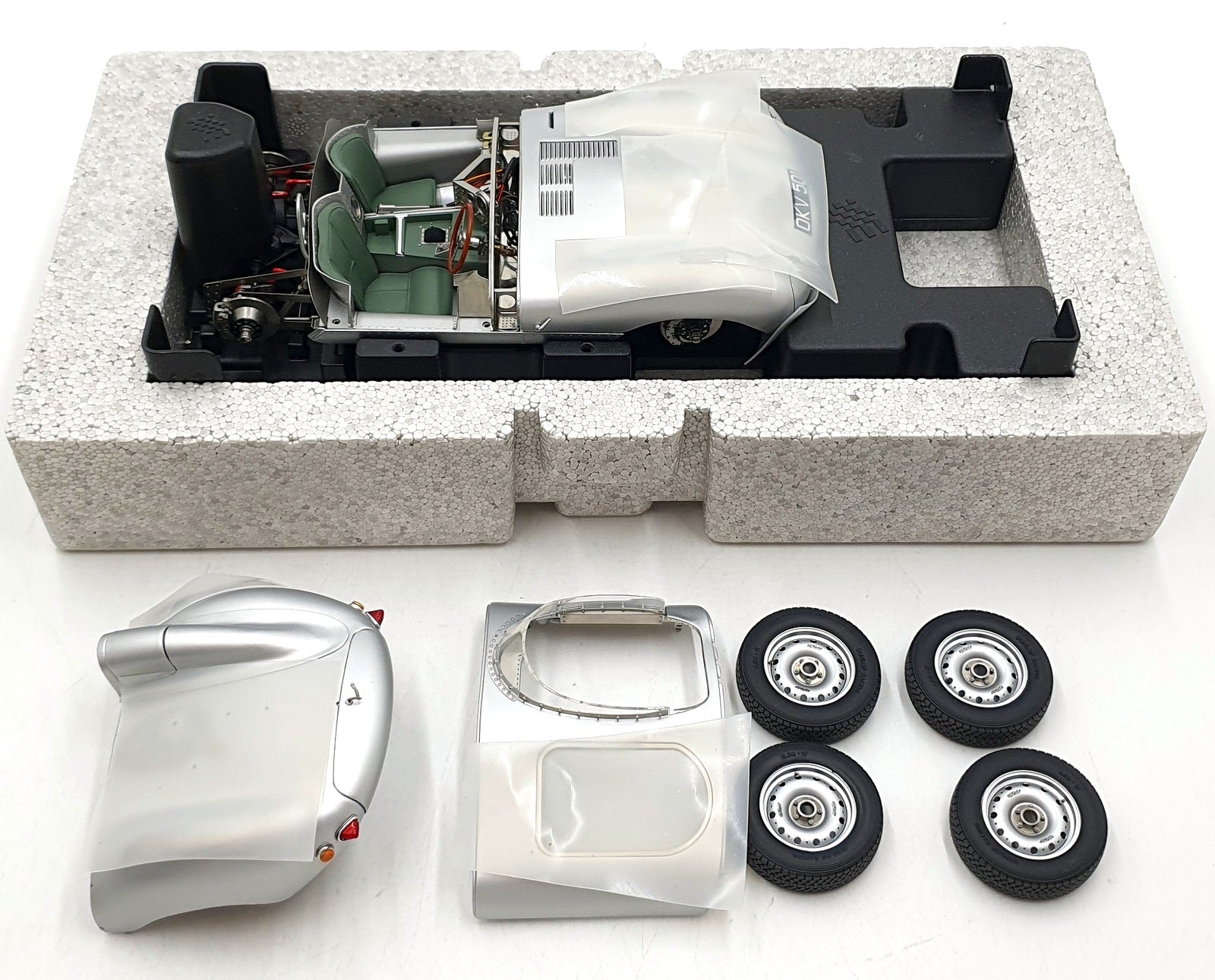 Exoto 1/18 Scale Diecast RLG88003 - 1954-57 Jaguar D-Type Short Nose Silver