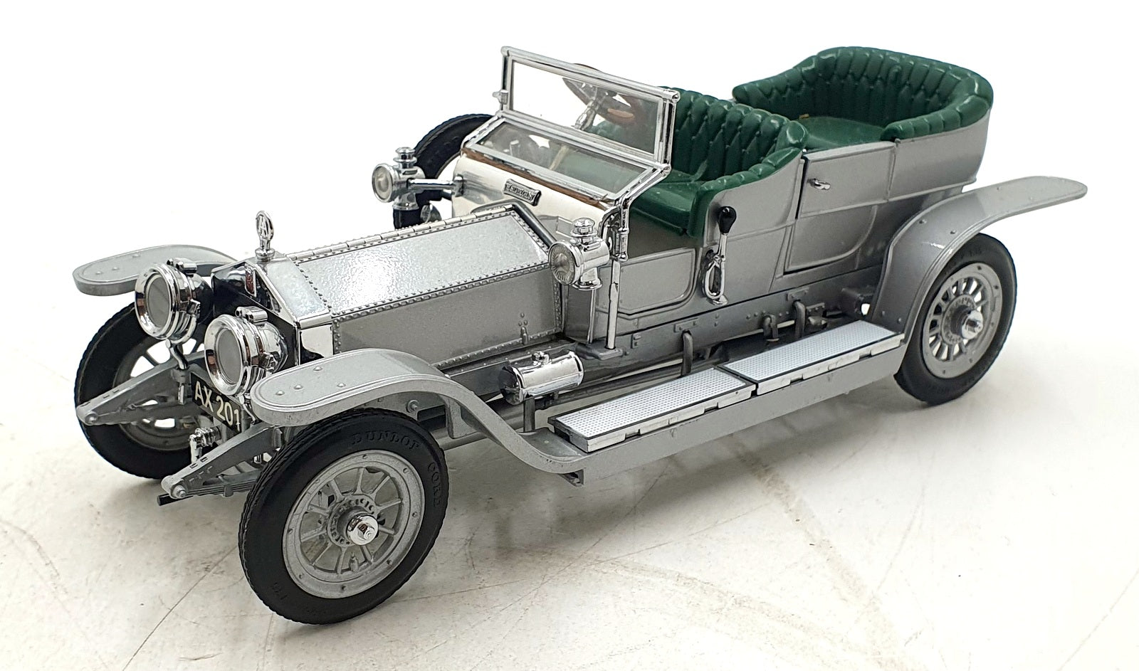 Franklin Mint 1/24 Scale 9126D - 1907 Rolls Royce Silver Ghost - Silver