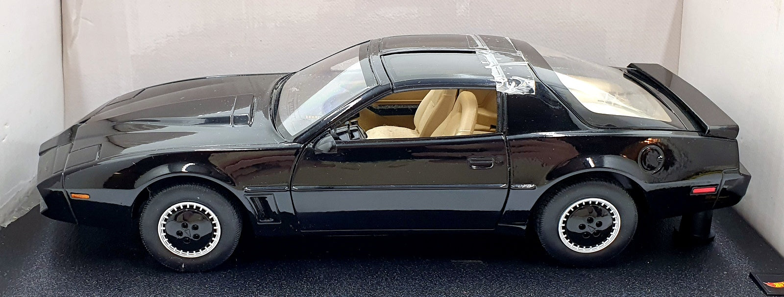 Hot Wheels 1/18 Scale Diecast BLY60 - Knight Rider KITT 1982 Pontiac Trans Am