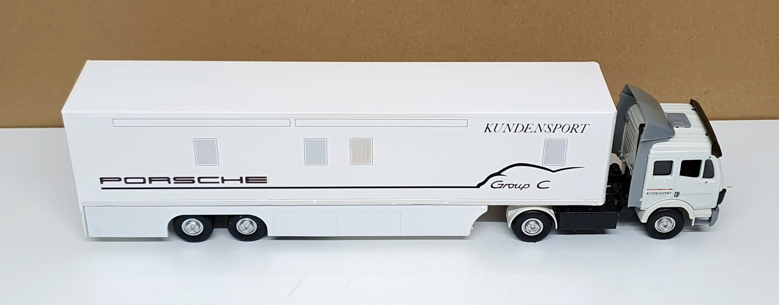 Eligor 1/43 Scale 5403 - Mercedes Benz Transporter Truck Porsche - White