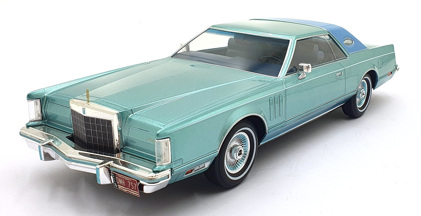 MCG 1/18 Scale Diecast MCG18369 - Lincoln Continental Mark V - Met. Blue