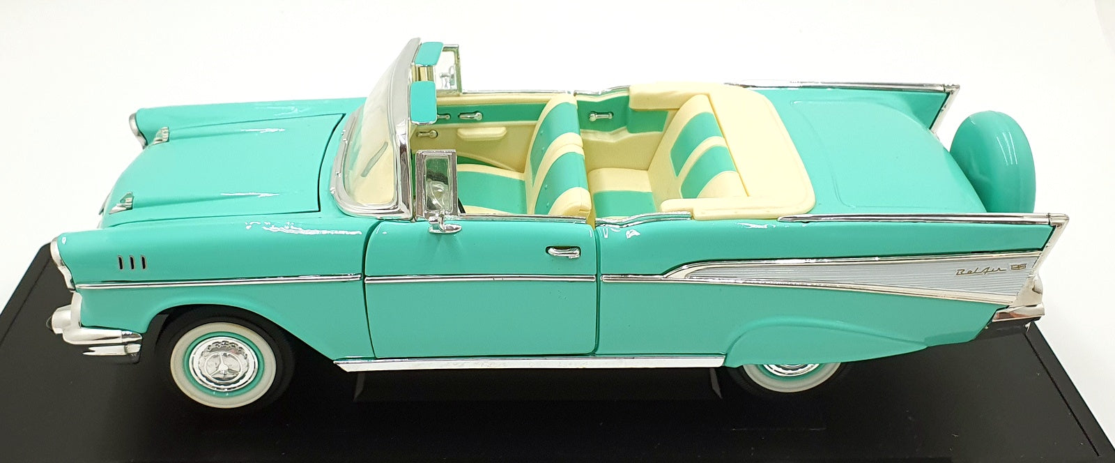 Road Signature 1/18 Scale Diecast 92108 - 1957 Chevrolet Bel Air - Green