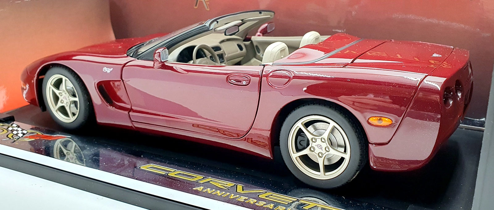 Autoart 1/18 Scale Diecast 71151 - Chevrolet Corvette 2003 Convertible - Red