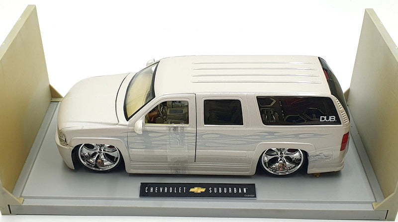 Jada 1/18 Scale Diecast 63152 - Chevrolet Suburban - White
