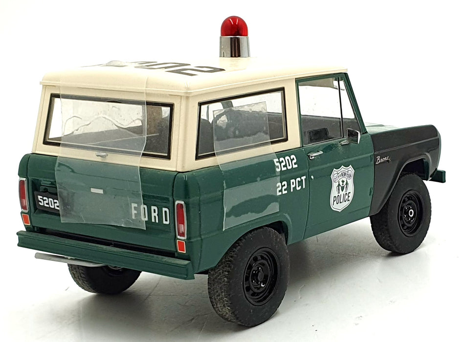 Greenlight 1/18 Scale 19036 - 1967 Ford Bronco Police Vehicle NYPD