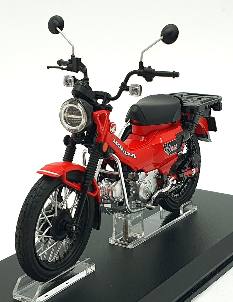 Aoshima 1/12 Scale 11223-4000 - Honda CT125 Motorbike - Red
